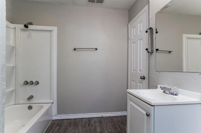 Building Photo - 4406 Tealgate Dr