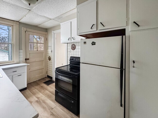 Building Photo - 812-814 Third Ave