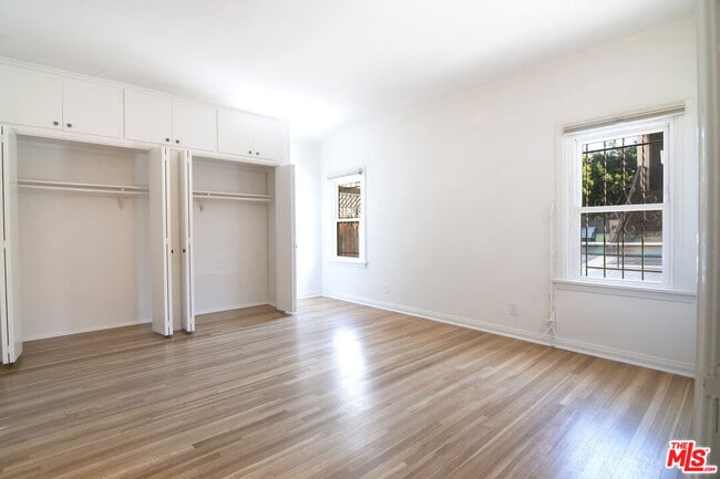 Building Photo - 362 N Mansfield Ave