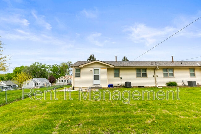 Building Photo - 3701 Saratoga St