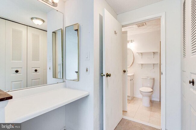 Building Photo - 2841 Shepperton Terrace