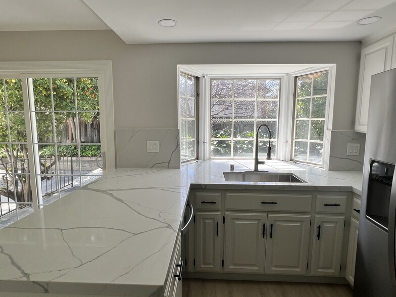 Building Photo - 322 Avenida Nogales