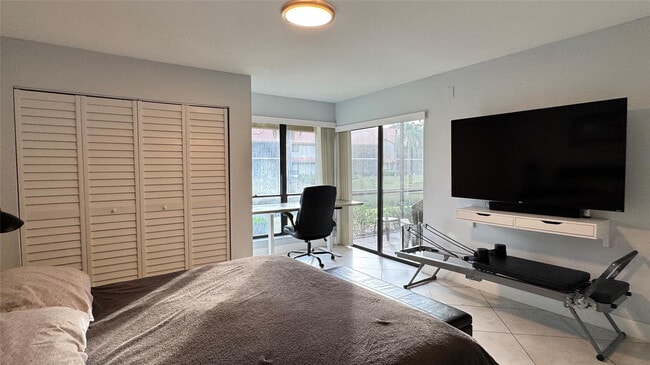 Building Photo - 5641 Coach House Cir