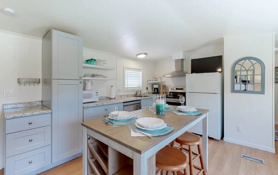 Building Photo - 2365 Washington St