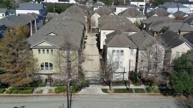 Building Photo - 584 Bomar St