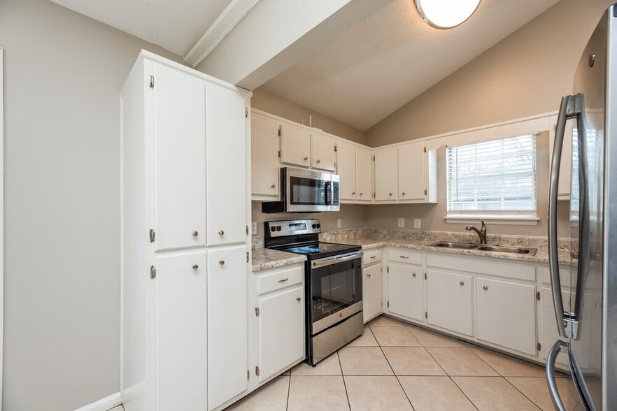 Building Photo - 101 Brandy Ct