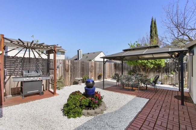 Building Photo - Charming 3 Bed / 2 Bath Home in Woodland