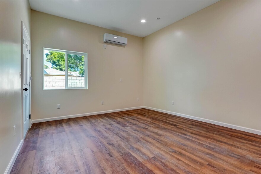 Building Photo - 17095 Kingsbury St