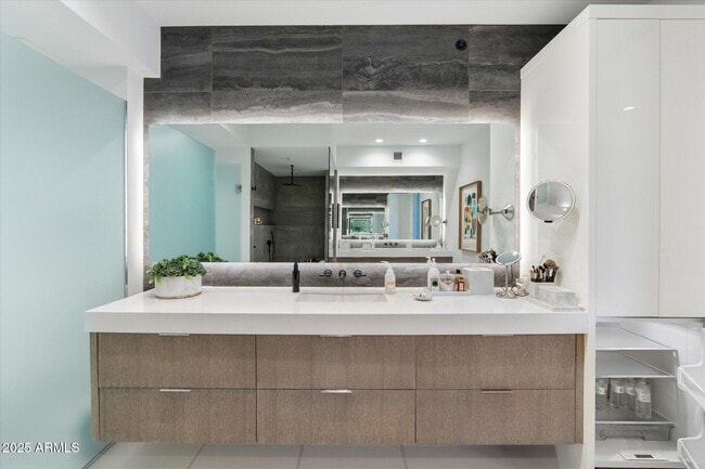 Building Photo - 7180 E Kierland Blvd