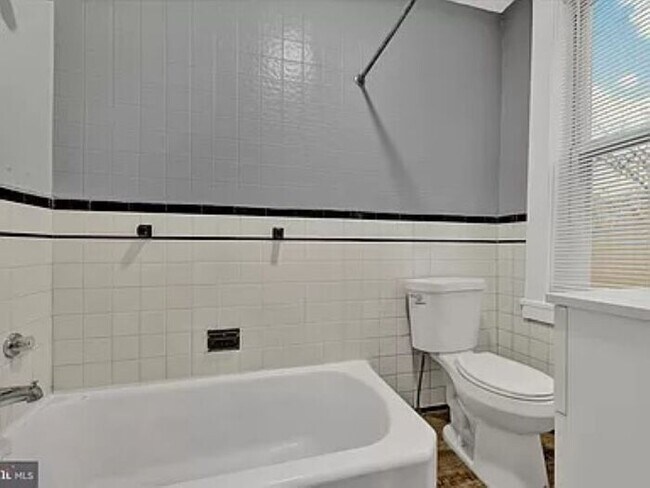 Building Photo - 818 E 35th St