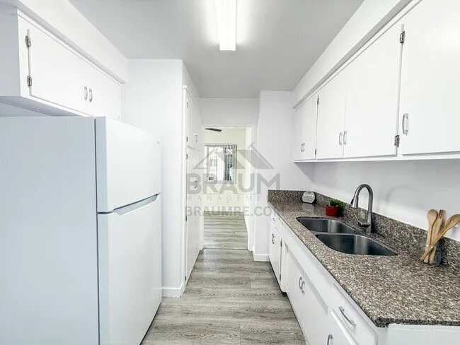 Building Photo - 5433 Sepulveda Blvd