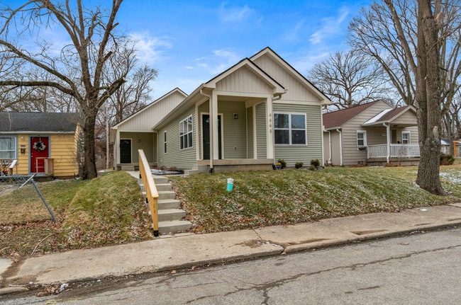 Building Photo - Incredible 2 bedroom 1 bathroom Duplex!
