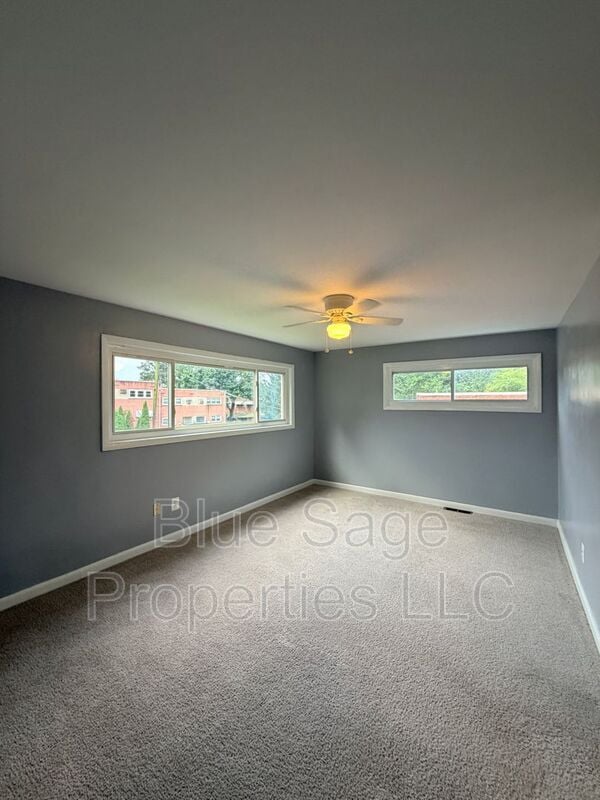 Building Photo - 2118 Valleyview Dr