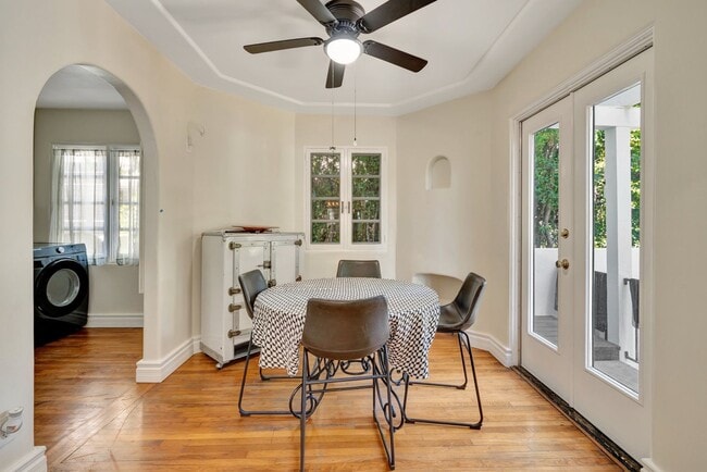 Building Photo - Luxury Bayside Living in Loma Portal with 5 bedrooms & 3 baths!