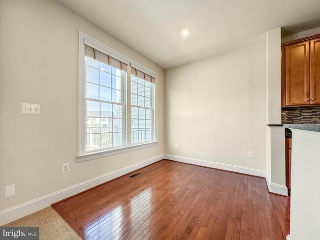 Building Photo - 42365 Pine Forest Dr