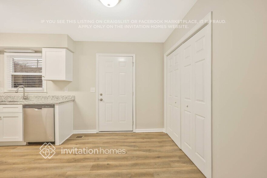 Building Photo - 1128 Sioux Terrace