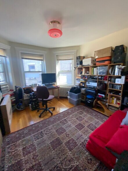Building Photo - 352 Riverway