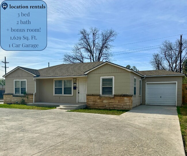 Primary Photo - Spacious 3/2 on a Corner Lot!