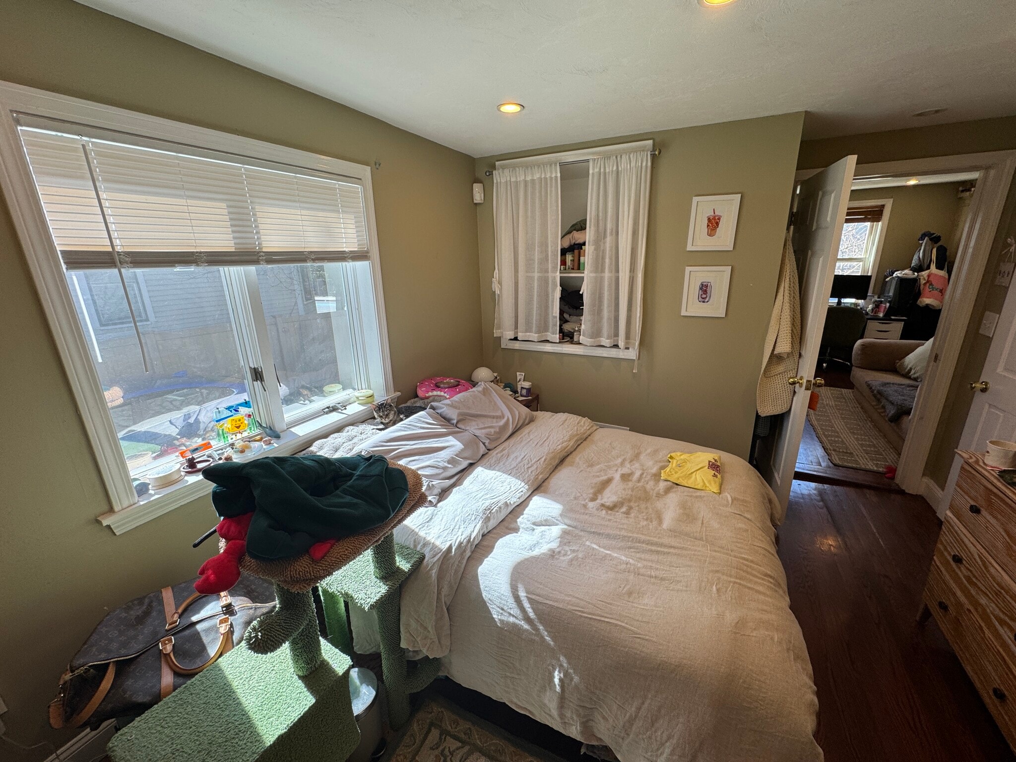 Building Photo - 735 Somerville Ave