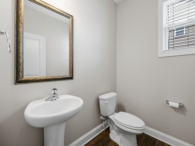Building Photo - Beautiful 4 BR, 3.5 BA, 2 Car Garage Home ...
