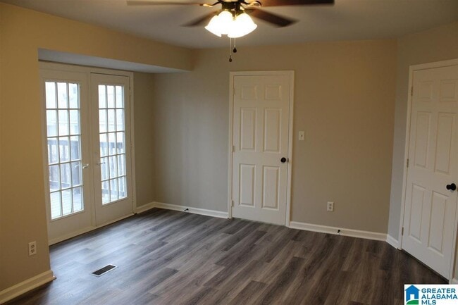 Building Photo - 805 Hillsboro Ln