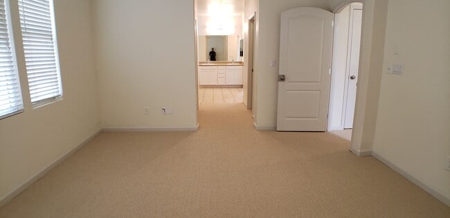 Building Photo - Spectacular 4 bedroom, 2.5 bath home on private lane