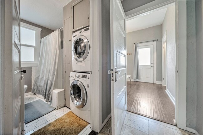 Building Photo - 712 S 900 E