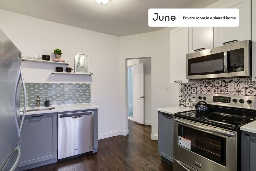 Building Photo - Room in Shared 4 bed/1 bath home