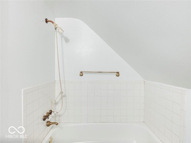 Building Photo - 321 N Park Ave