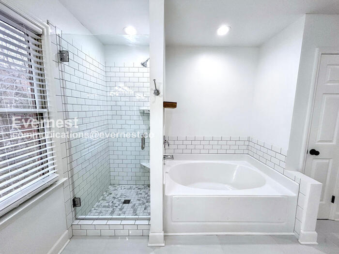 Building Photo - 1420 Calloway Ct