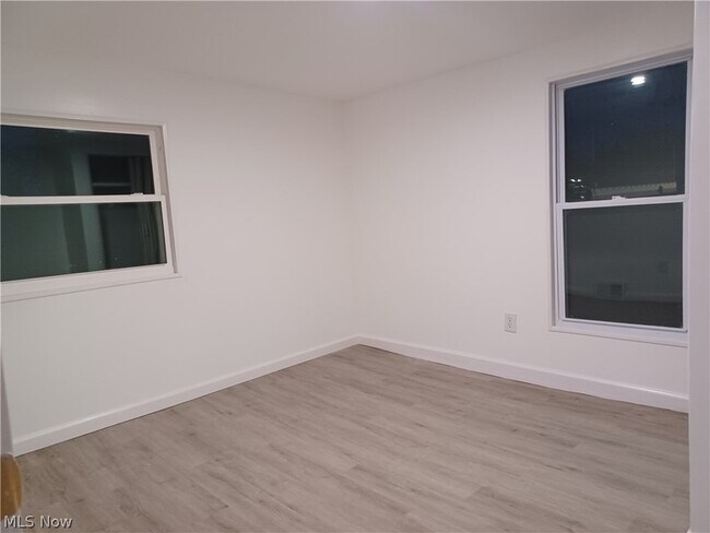 Building Photo - 2450 Vestal Rd