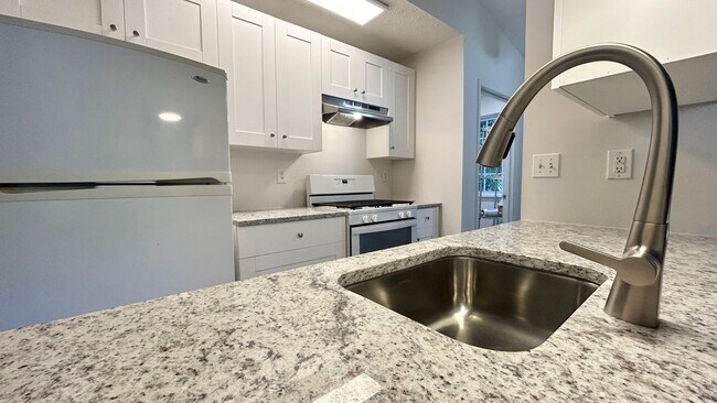 Building Photo - Alpharetta 3 Bedroom-2 Bathroom, Minutes F...