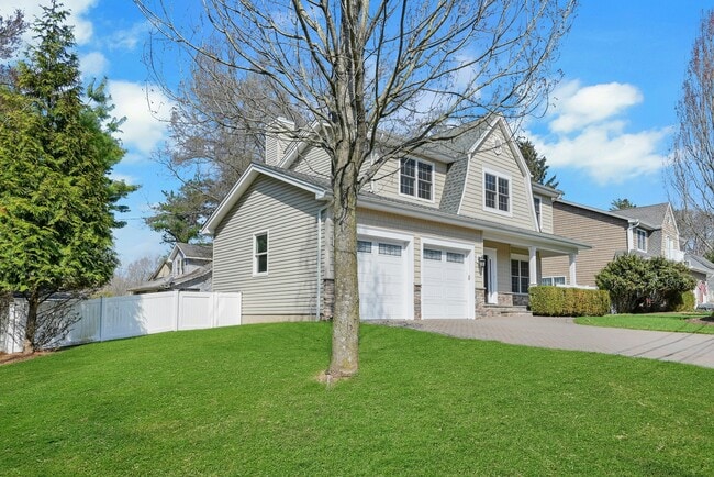 Building Photo - 1 Lindy Pl