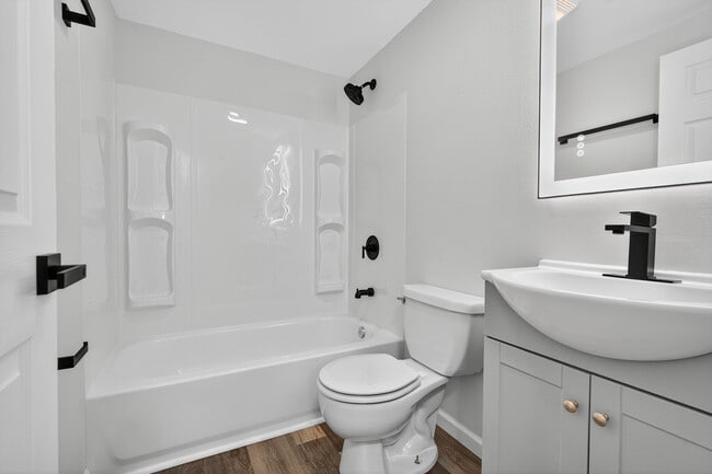 Building Photo - 2713 Center St