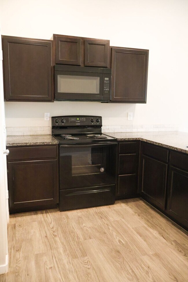 Building Photo - Upland Heights- 7047