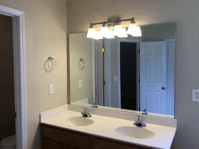 Building Photo - 5622 Falls Ridge Ln