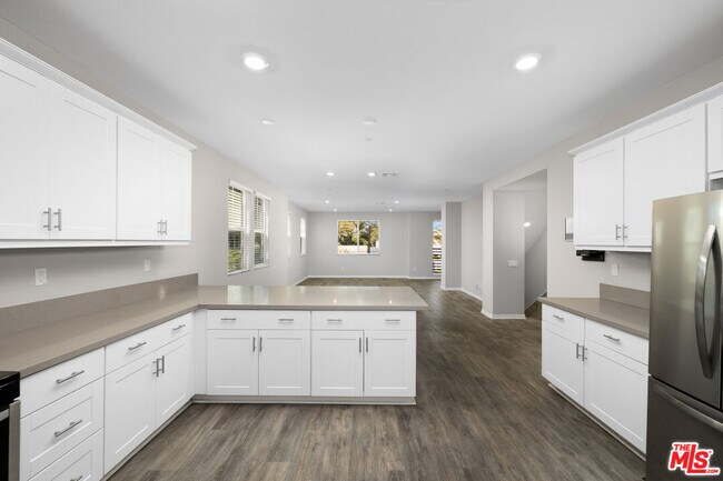 Building Photo - 757 Daniel Freeman Cir