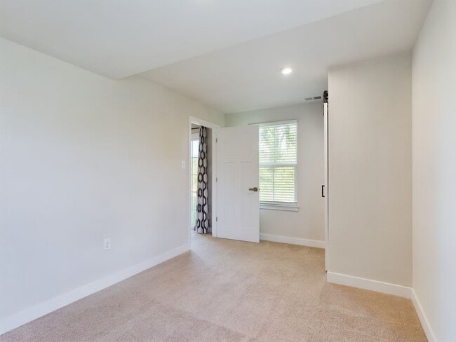 Building Photo - 301 W 20th St