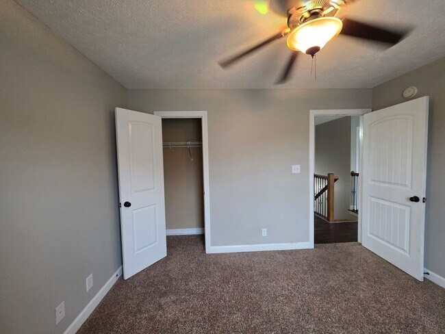 Building Photo - Pick Your Own Move-In Special!