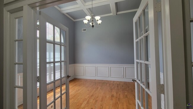 Building Photo - 203 Duke Ln