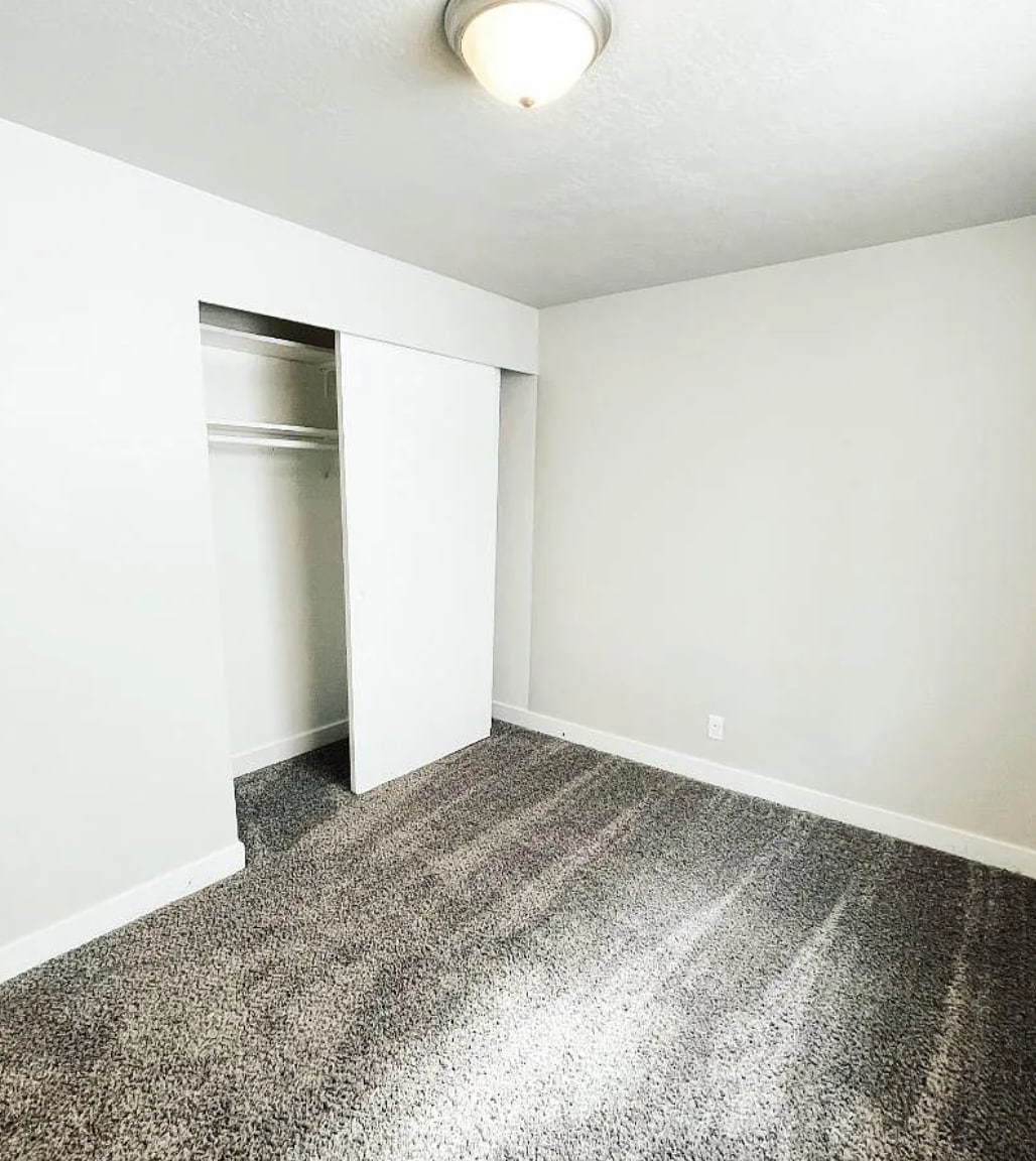 Building Photo - 31 W 1600 N