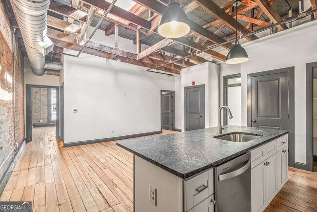 Building Photo - 13 Greenville St S