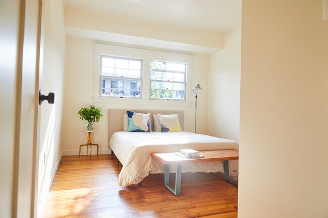 Building Photo - 149 S Vendome St