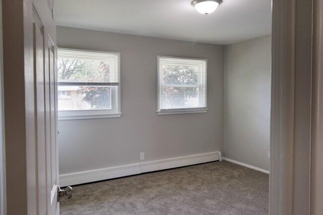 Building Photo - 3026 W Iona Terrace