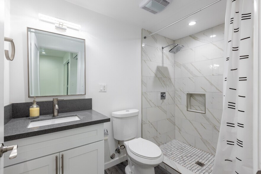 Building Photo - 1102 Centinela Ave