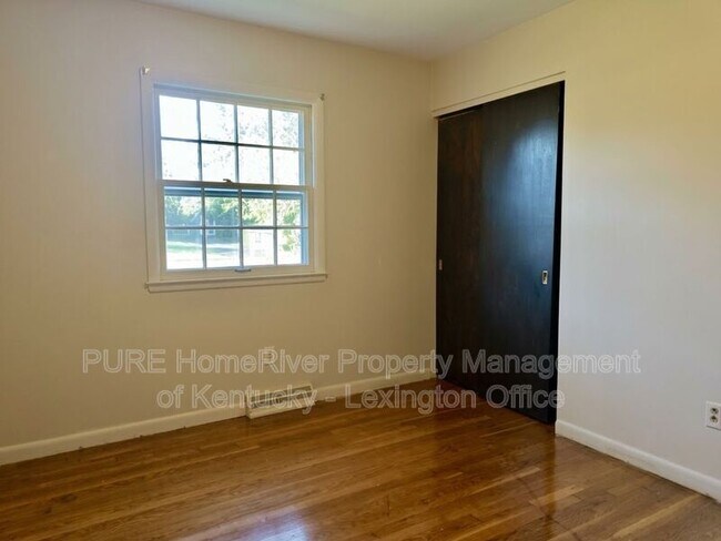 Building Photo - 2037 Garden Springs Dr