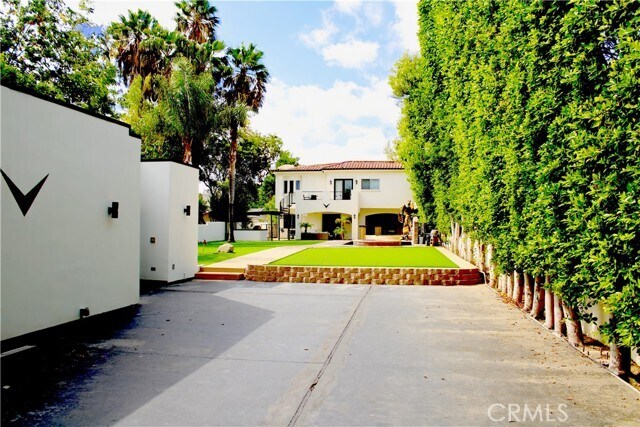 Building Photo - 23123 Oxnard St
