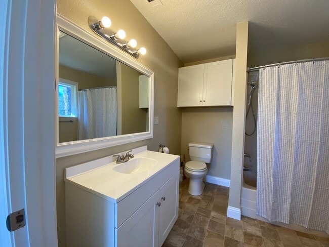 Building Photo - Beautiful 3-Bedroom Home with Bonus Room, Shop & 10 Acres!