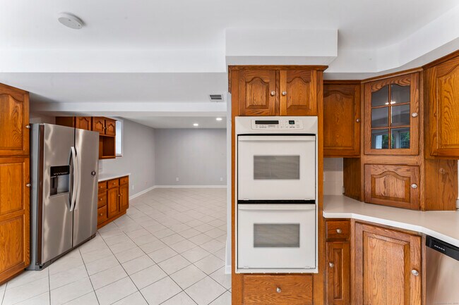 Building Photo - 4 Dover Cir