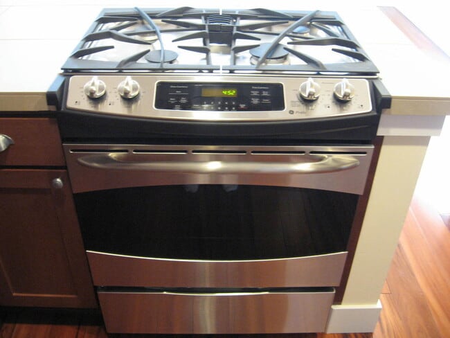 Building Photo - Beautiful finishes, Platinum LEED Certifie...